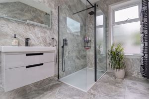 Master En-Suite- click for photo gallery